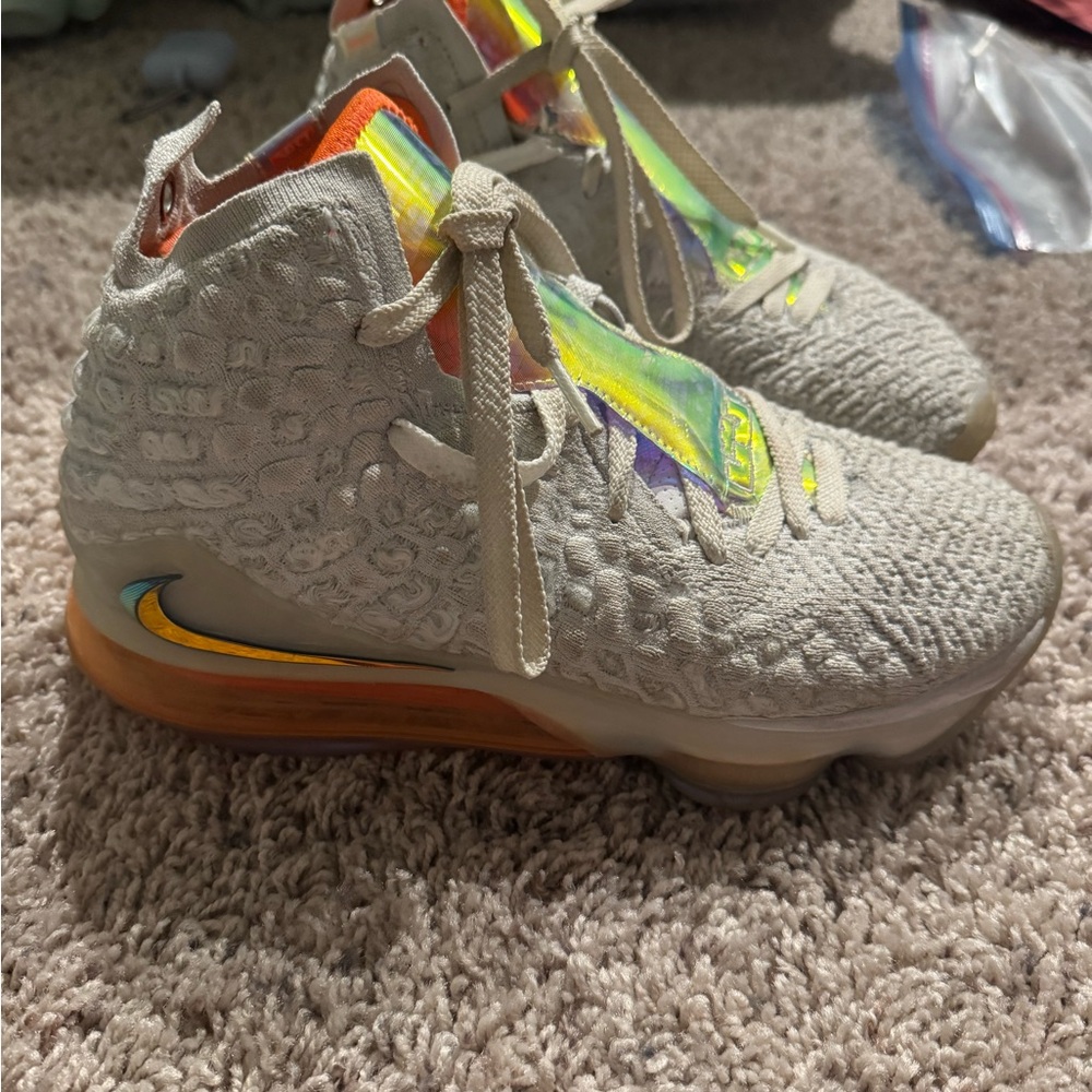 Lebron 17 LMTD ‘Future Air’